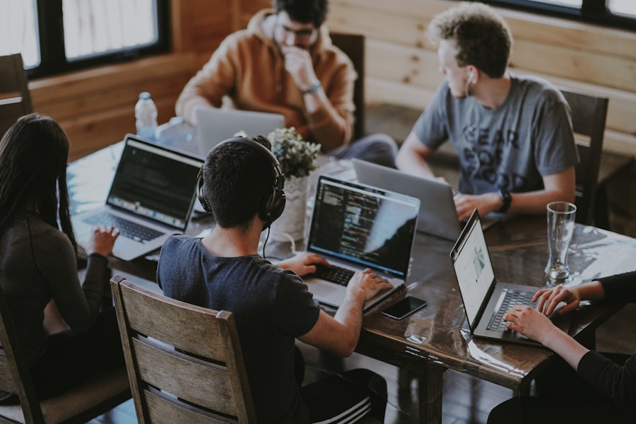 Notre équipe en train de travailler sur un projet